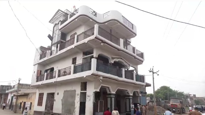 कौन है कादिर जिसे पकड़ने गई पुलिस पर ही चला दी गई गोली और कॉन्स्टेबल सौरभ की हुई मौत? कादिर उर्फ मंटा कौन है, गाजियाबाद गोलीकांड 2025, नोएडा पुलिस कांस्टेबल मौत, नाहल गांव फायरिंग, Qadir Ghaziabad encounter, Constable Saurabh Shot Dead, नोएडा पुलिस मुठभेड़, कादिर हिस्ट्रीशीटर बदमाश, Uttar Pradesh crime news