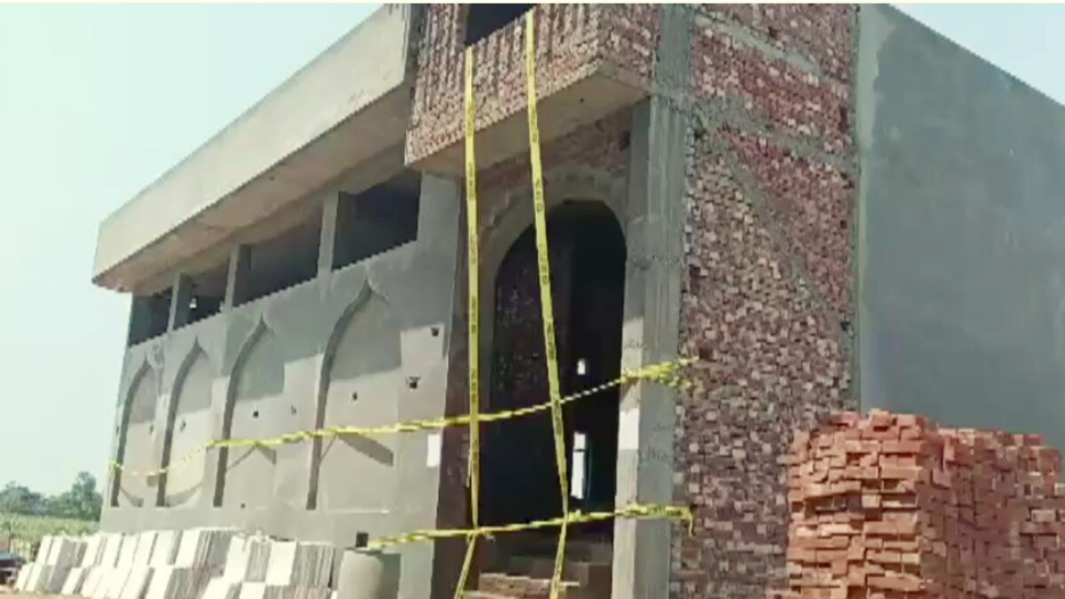 मुजफ्फरनगर में इस मस्जिद को कर दिया गया सील और नियाजउद्दीन-यूनुस भेजे गए जेल, क्यों हुआ ये एक्शन? Muzaffarnagar, Muzaffarnagar news, Muzaffarnagar viral news, Muzaffarnagar viral, Muzaffarnagar police, up news, up viral news, मुजफ्फरनगर, मुजफ्फरनगर न्यूज, मुजफ्फरनगर वायरल न्यूज, यूपी न्यूज, यूपी वायरल न्यूज