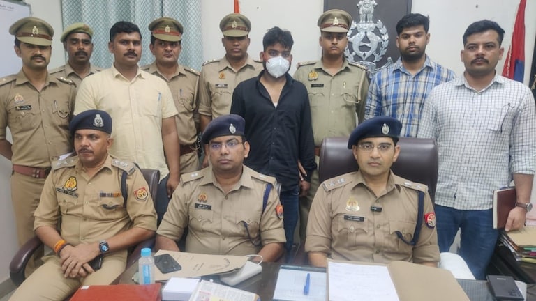 लखनऊ में बुलेट पर बैठ चेन स्नैचिंग करने वाला ये शुभम महिला सिपाही का पति निकला! गजब का केस Lucknow News
