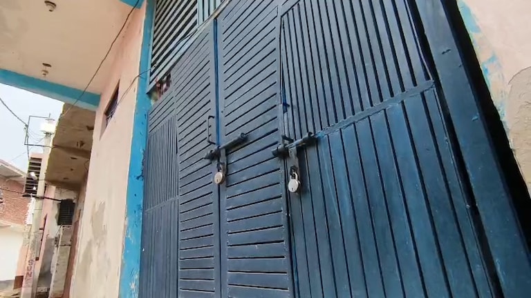 सिपाही सौरभ कुमार की हत्या के बाद गाजियाबाद के नाहल गांव में दहशत, करीब 60% घरों पर लटके मिले ताले! Ghaziabad News