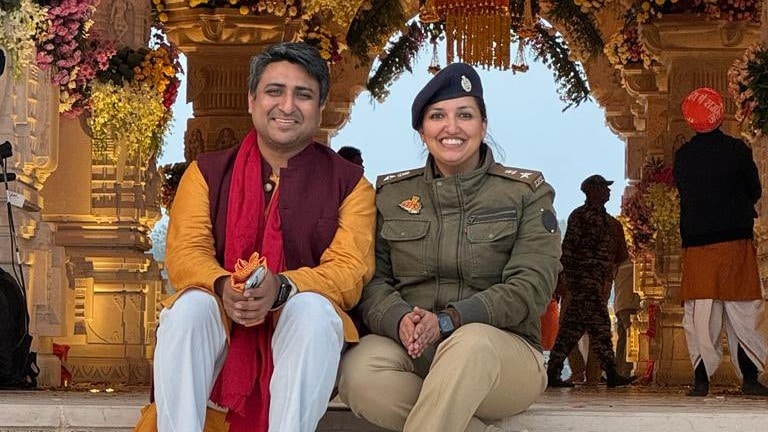 कौन हैं IRS गौरव गर्ग जिनपर लखनऊ में उनके ऑफिस में हुआ हमला? क्या है उनका IPS रवीना त्यागी से कनेक्शन IRS Gaurav Garg and IPS Raveena Tyagi