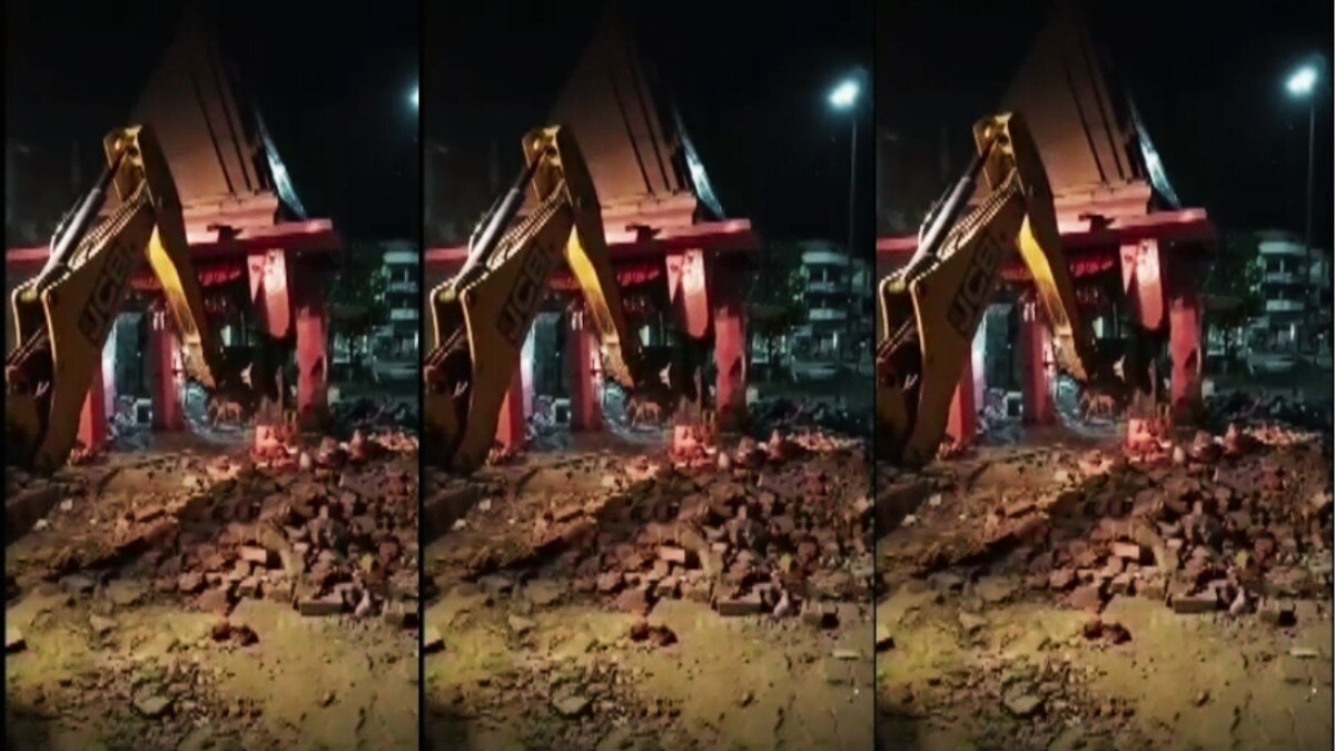 Basti, Basti News, Basti viral news, Basti viral video, Basti police, bulldozer action on mandir, bulldozer action on basti mandir, up news, up viral news, बस्ती, बस्ती न्यूज, यूपी न्यूज, मंदिर पर बुलडोजर एक्शन