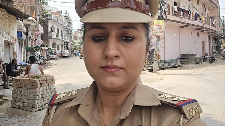 लखनऊ में SI सकीना खान ने रेपिस्ट को सीधे मार दी गोली! वायरल हो रही इस महिला अफसर की कहानी जानिए Lucknow SI Sakina Khan