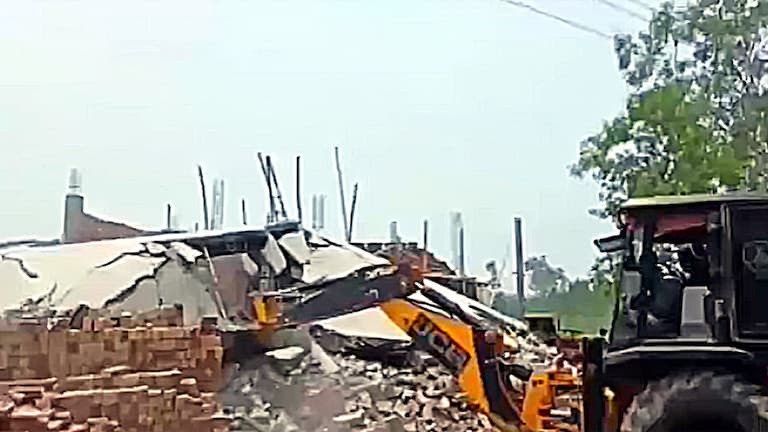 सहारनपुर में प्रसाशन ने क्या तर्क देकर मस्जिद को बताया अवैध और किया उसे बुलडोज? अब यहां मचा बवाल Saharanpur Mosque