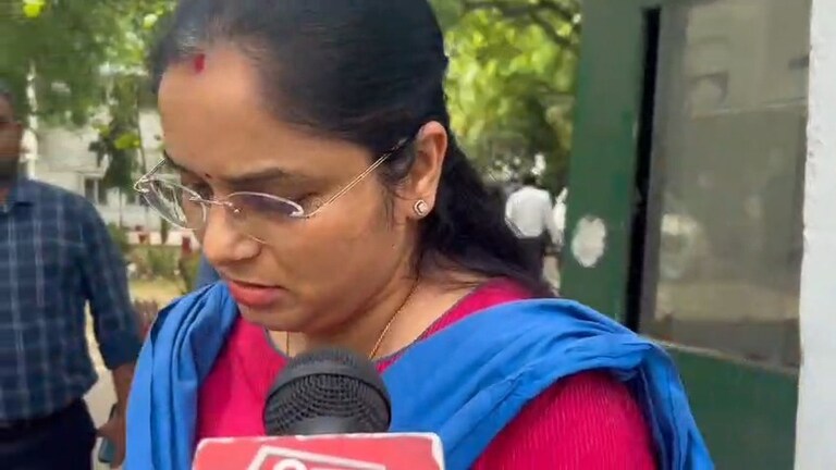 झूठे मुकदमे में फंसाकर एनकाउंटर करवा दिया जाएगा...IRS योगेंद्र मिश्रा की पत्नी ने IRS गौरव गर्ग पर लगाया बड़ा आरोप Neha Mishra