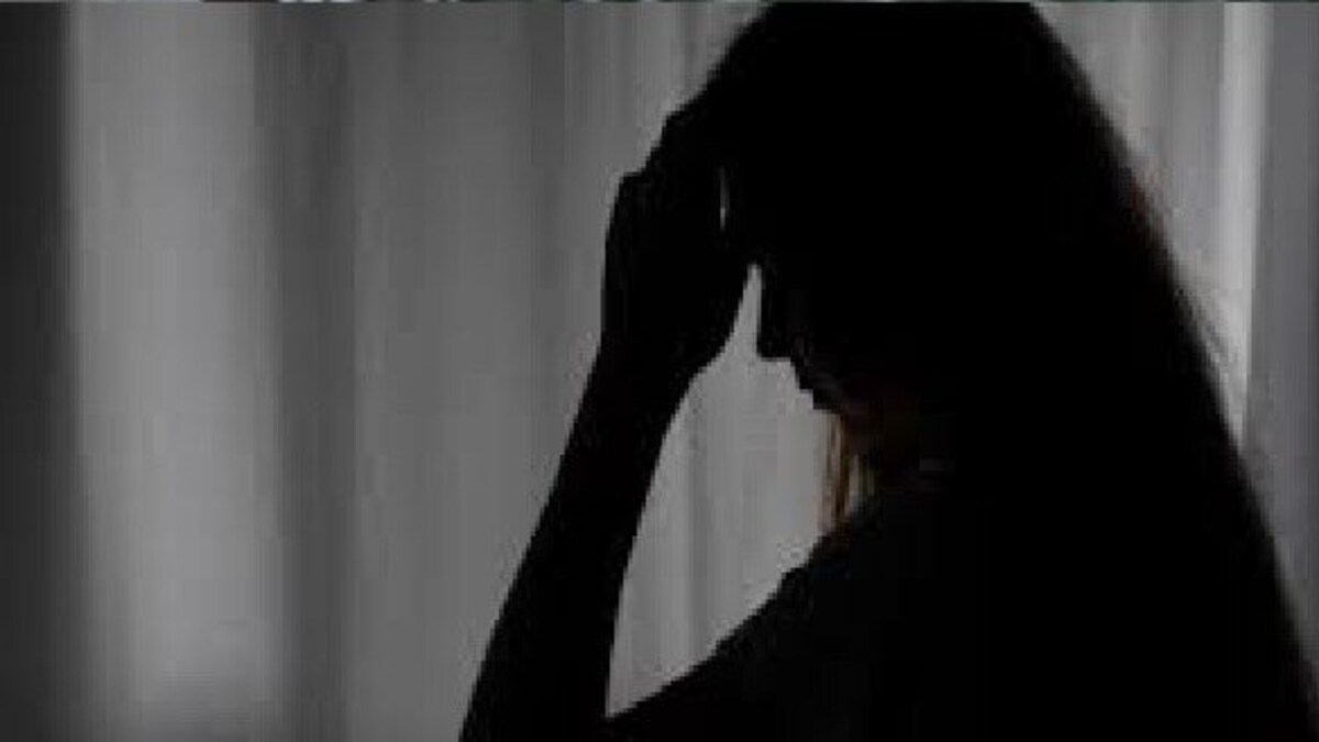 गर्लफ्रेंड के अश्लील वीडियो दिखा पति करता था अननेचुरल डिमांड! बांदा की इस युवती ने होश उड़ाने वाली कहानी सुनाई सांकेतिक तस्वीर
