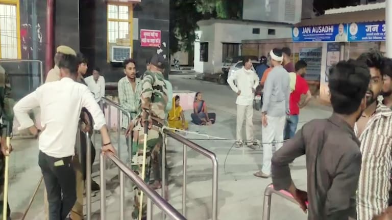 डीजे पर डांस कर रही थी लड़कियां, तभी आजमगढ़ में दलित-मुस्लिम समाज के बीच मचा भारी बवाल, क्या हुआ ऐसा? Azamgarh, Azamgarh News, Azamgarh Viral news, Azamgarh Viral video, Azamgarh Dalit Muslim, Dalit Muslim vivad, Azamgarh Police, UP News, UP Viral news, UP Viral video, आजमगढ़, आजमगढ़ न्यूज, आजमगढ़ दलित मुस्लिम, यूपी न्यूज