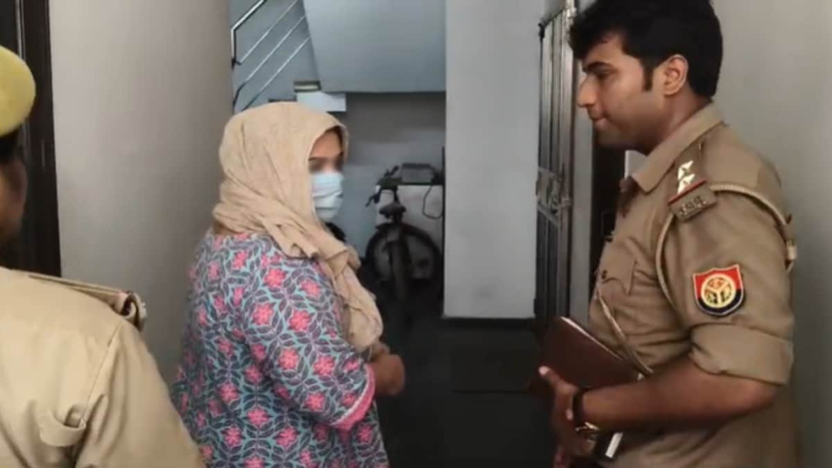 कानपुर गर्ल हॉस्टल के मैनेजर महफूज ने NEET छात्रा का बाथरूम वीडियो बना उसे दिखाया, फिर लड़की ने जो किया, अब पछता रहा Kanpur, Kanpur News, Kanpur Viral news, Kanpur Crime news, Kanpur Viral video, Kanpur Girl hostel, Kanpur Police, UP News, UP Viral news, UP Crime news, कानपुर, कानपुर गर्ल हॉस्टल कांड, गर्ल हॉस्टल वीडियो, कानपुर न्यूज, कानपुर वायरल वीडियो