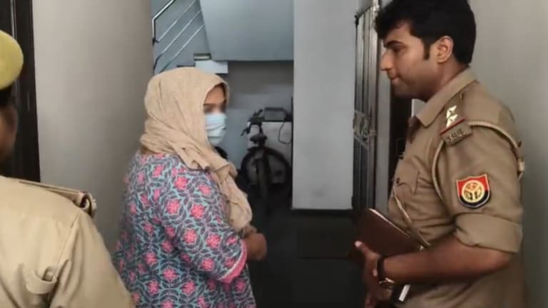 कानपुर गर्ल हॉस्टल के मैनेजर महफूज ने NEET छात्रा का बाथरूम वीडियो बना उसे दिखाया, फिर लड़की ने जो किया, अब पछता रहा Kanpur, Kanpur News, Kanpur Viral news, Kanpur Crime news, Kanpur Viral video, Kanpur Girl hostel, Kanpur Police, UP News, UP Viral news, UP Crime news, कानपुर, कानपुर गर्ल हॉस्टल कांड, गर्ल हॉस्टल वीडियो, कानपुर न्यूज, कानपुर वायरल वीडियो