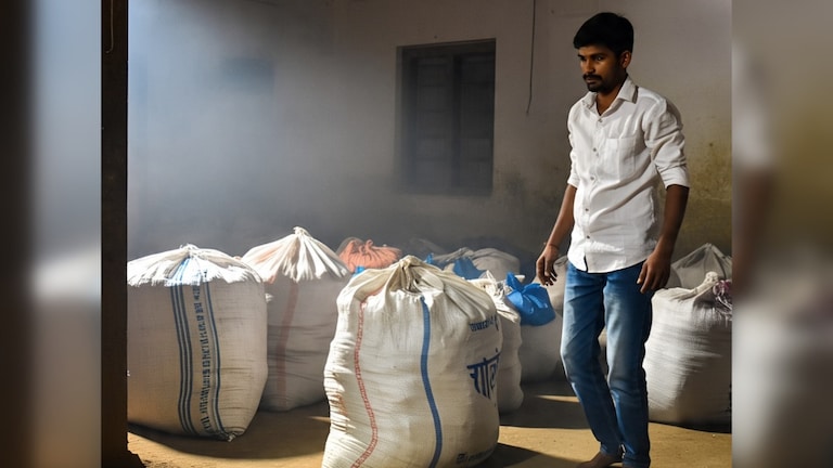 275 किलो मांस-1230 KG चर्बी...आगरा गौमांस मामले में FSL रिपोर्ट ने उड़ाई नींद! आरोपी साजिद का हुआ ये हाल UP Tak