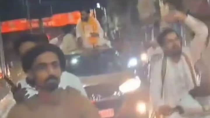 जेल से आया वाराणसी का आबिद तो हुआ रोड शो और लगे पाकिस्तान जिंदाबाद के नारे, अब पुलिस कर रही ऐसी कार्रवाई, खूब पछताएगा Varanasi, Varanasi news, Varanasi viral news, Varanasi viral video, up news, up viral news, up viral video, वाराणसी, वाराणसी न्यूज, वाराणसी वायरल न्यूज, वाराणसी वायरल वीडियो, वाराणसी पुलिस, यूपी न्यूज, यूपी वायरल न्यूज, यूपी वायरल वीडियो, यूपी न्यूज