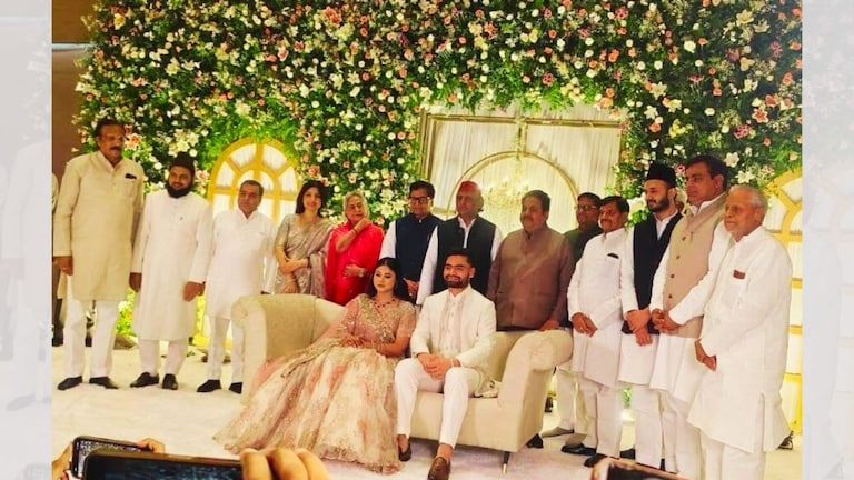 क्रिकेटर रिंकू सिंह और सपा सांसद प्रिया सरोज की सगाई पर पहुंचे अखिलेश यादव, दोनों से मिले फिर ये बोले UP Tak