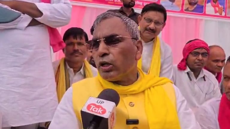 जब माल का बंटवारा सही से नहीं होगा तो धरा-धरी तो होगा ही... महेंद्र को पड़े थप्पड़ पर ओम प्रकाश राजभर ने दिया कुछ ऐसा रिएक्शन OP Rajbhar