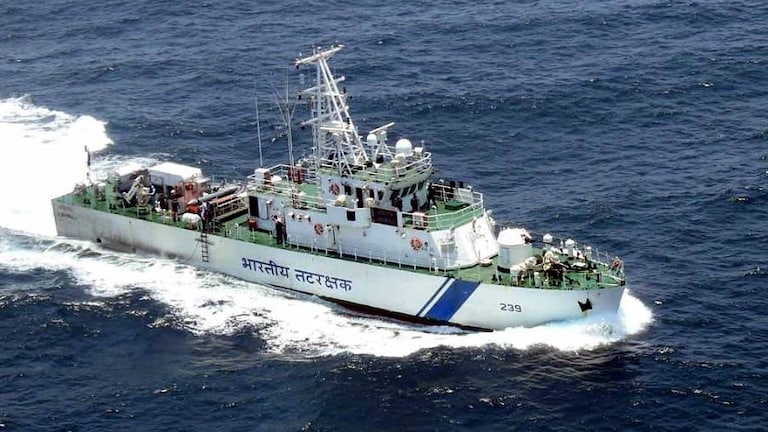 Indian Coast Guard ने नाविक और यांत्रिक के 630 पदों पर निकाली भर्ती, 10वीं पास भी कर सकते हैं आवेदन UP Tak