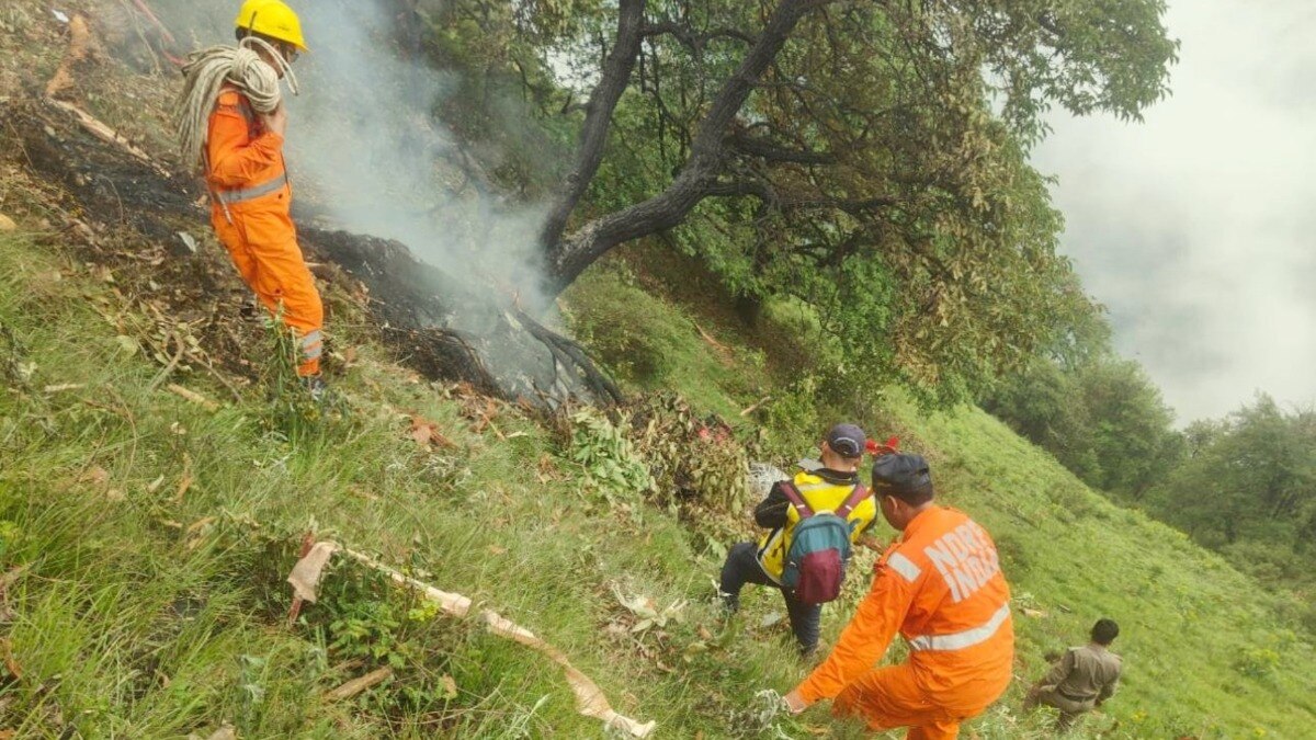 gaurikund helicopter crash news, kedarnath helicopter crash, helicopter crash in kedarnath, helicopter crash in uttarakhand, uttarakhand  helicopter crash news, 6 people in helicopter, uttarakhand helicopter crash news, kedarnath news, uttarakhand news