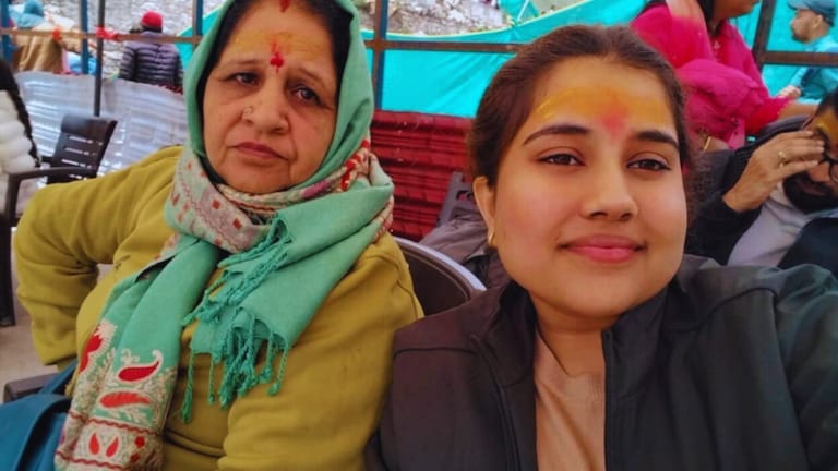 विनोद देवी के साथ तृष्टि की लास्ट सेल्फी, बिजनौर और नगीना कीा रहने वाली दादी-नातिन के साथ केदारनाथ में क्या हुआ? UP News, UP Viral news, up news, up hindi news, Bijnor, Bijnor news, Bijnor viral news, nagina, nagina news, Kedarnath news, Kedarnath, बिजनौर, नगीना, यूपी न्यूज, केदारनाथ, यूपी वायरल न्यूज