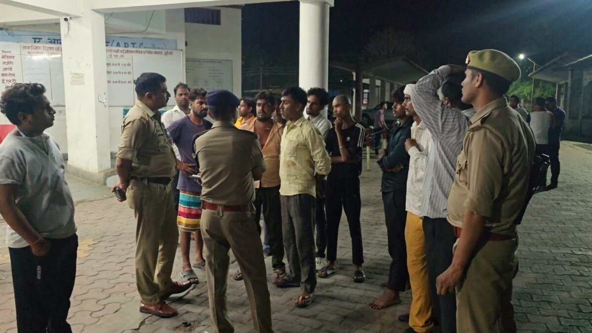 Jhansi Crime News, Jhansi News, UP News, Jhansi Crime News, UP Crime News, Youth Shot for Spitting Gutkha on Road, Victim Name Balram Ahirwar, Accused Name Harimohan, Balram Nephew Also Attacked With Sticks, UP Police