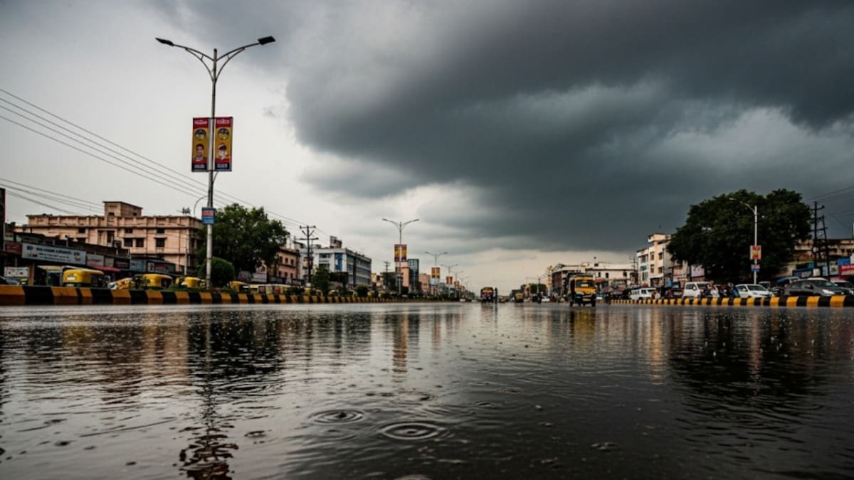 UP Weather Forecast: आज इन जिलों में तेज बारिश का अलर्ट, मौसम विभाग ने बताया लखनऊ, कानपुर और आगरा में कब आएगा मॉनसून UP News, UP Weather News, UP Weather Forecast, Indian Meteorological Department, Orange Alert in UP, Lucknow Weather, Lucknow News, Heavy Rainfall UP, यू पी न्यूज़, यू ओ वेदर न्यूज़, आईएमडी, बारिश, up weather, heavy rain in up, orange alert up, imd