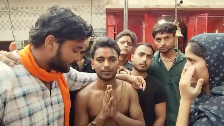 फतेहपुर के यासिन ने भगवान राम पर की अभद्र टिप्पणी, जब लोगों ने पकड़ा तो उसकी पत्नी नगमा ने ये किया UP News, UP Viral news, UP Viral Video, UP Viral, Fatehpur, Fatehpur News, Fatehpur Viral news, Fatehpur Viral video, Fatehpur video, Fatehpur viral, यूपी न्यूज, यूपी वायरल न्यूज, यूपी वायरल वीडियो, फतेहपुर, फतेहपुर न्यूज, फतेहपुर वीडियो वायरल