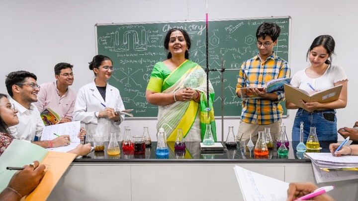 BPSC Special Teacher Recruitment: बिहार लोक सेवा आयोग में टीचर बनने का मौका, 7279 पदों पर होने वाली भर्ती की डिटेल जानें UP Tak