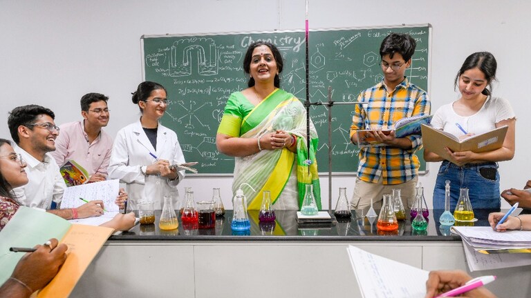 BPSC Special Teacher Recruitment: बिहार लोक सेवा आयोग में टीचर बनने का मौका, 7279 पदों पर होने वाली भर्ती की डिटेल जानें UP Tak