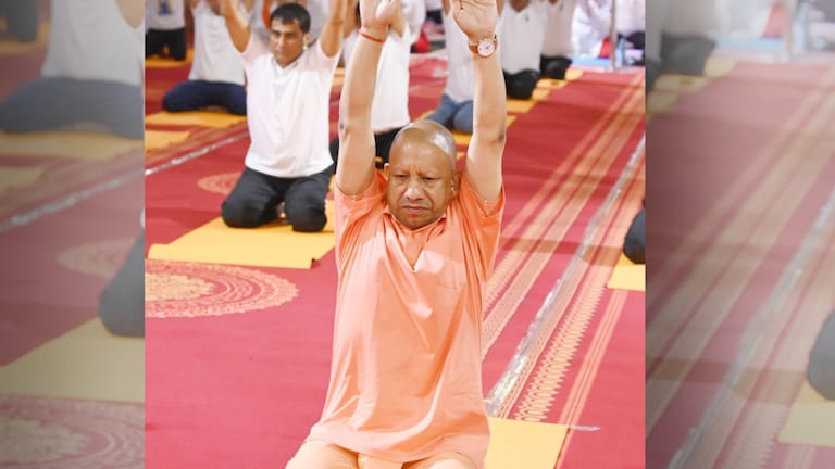International Yoga Day 2025: गोरखपुर में CM योगी ने किया योग अभ्यास, फिर कही ये बड़ी बात CM Yogi