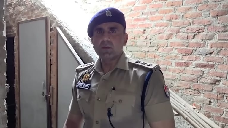 बकरीद पर संभल के स्कूल में हुई जानवर की कुर्बानी? CO अनुज चौधरी ने दरवाजा तोड़ा तो नजारा देख हर कोई चौंका CO Anuj Chaudhary