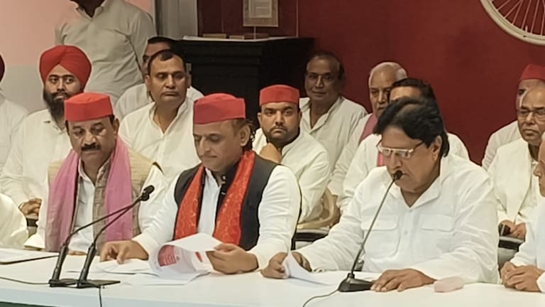 कृष्ण भक्तों को अगर रोका जाएगा…इटावा में यादव कथा वाचकों के साथ मारपीट की घटना पर भड़कते हुए अखिलेश यादव ये बोले Akhilesh Yadav, Akhilesh Yadav News, UP News, Etawah, Etawah News, Etawah Viral news, Etawah viral video, Etawah crime news, Etawah police, up news, up viral news, up latest news, up viral video, इटावा, इटावा न्यूज, भागवत कथा, यादव, यूपी न्यूज