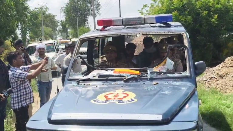 अहीर रेजिमेंट और गगन यादव के लोग इटावा के दांदरपुर गांव पर चढ़े, पुलिस की गाड़ी टूटी फिर हुआ कांड! Etawah Breaking News