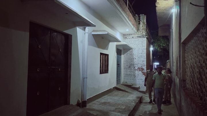 लखनऊ: सलाउद्दीन के घर में मिले सैकड़ों की संख्या में कारतूस और असलहे, क्या था उसका प्लान? पुलिस भी हैरान Lucknow News