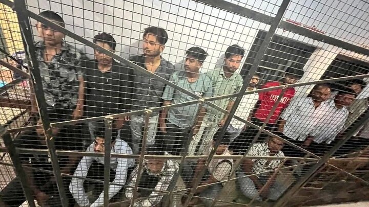 इटावा के दंदरपुर में बवाल के बाद पुलिस ने जिन लड़कों को पकड़ा उनके लिए अब ये काम करेंगे गगन यादव Etawah News