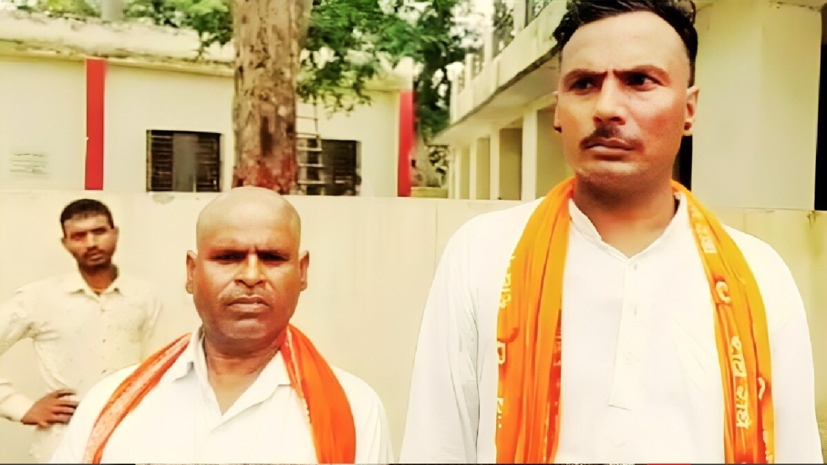 मुकुटमणि के 8 भाई! इटावा में जिन कथावाचक के साथ हुई बदसलूकी उनकी फैमिली स्टोरी चौंकाऊ है मणि मुकुट यादव केस, Etawah news today, कथावाचक पर FIR, Mani Mukut Yadav FIR, Etawah bhagwat katha controversy, फर्जी आधार कार्ड मामला