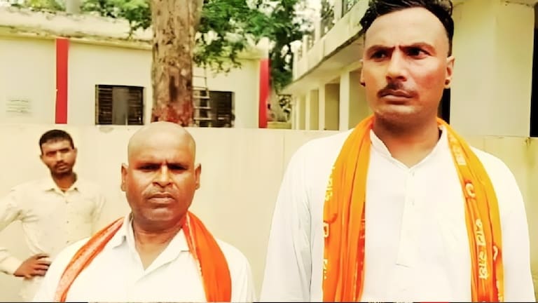 इटावा कथावाचक अपमान मामला: यादव महासभा की 'आत्मसम्मान बैठक' रद्द, जानें क्या है वजह? मणि मुकुट यादव केस, Etawah news today, कथावाचक पर FIR, Mani Mukut Yadav FIR, Etawah bhagwat katha controversy, फर्जी आधार कार्ड मामला