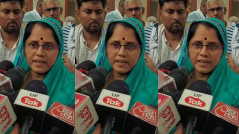 इटावा कथा वाचकों पर छेड़खानी का आरोप लगाने वाली रेनू तिवारी ने की थी यादव समाज के खिलाफ विवादित टिप्पणी? अब हुआ ये एक्शन etawah latest news, UP latest News, UP News, Ranu Tiwari FIR, Etawah, Etawah news, Mukut Mani Yadav, Etawah Kand, Caste Controversy, Viral Video, UP News, yadav katha vachak case, up viral news, up viral video, up viral news, इटावा