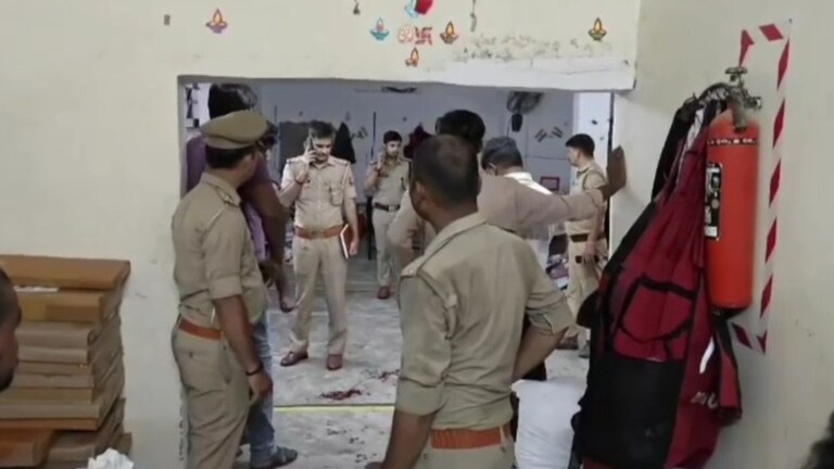 कोरियर कंपनी में मांगने आया नौकरी फिर मैनेजर विकास तिवारी पर चला दी गोली, बनारस में कांड करने वाला ये युवक कौन? In Varanasi, a man shot courier company manager Vikas Tiwari