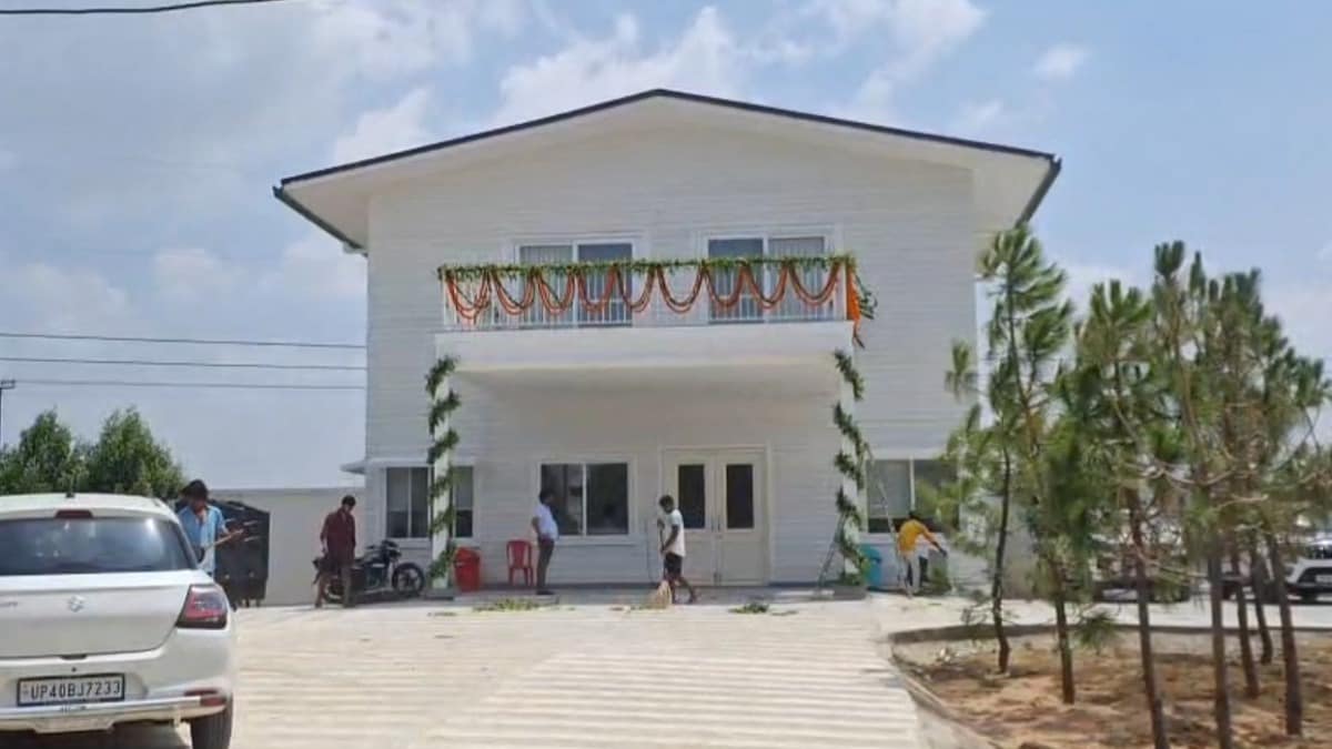 अखिलेश यादव ने आजमगढ़ में कैसा घर और दफ्तर बनवाया, आपने देखा क्या? यहां देखिए Akhilesh Yadav to inaugurate his new house and office in Azamgarh