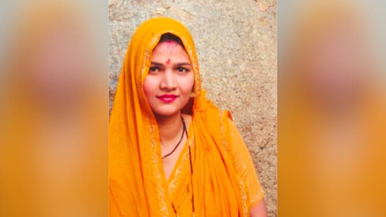 कौन है झांसी की पूजा जाटव? ससुर से बनाए संबंध,जेठ संग किया बच्चा पैदा और अब सास के साथ किया कांड झांसी, झांसी न्यूज, झांसी पूजा जाटव, पूजा जाटव की कहानी, झांसी पुलिस. सास की हत्या, झांसी में बहू ने सास को मारा, अवैध संबंध, यूपी न्यूज, Jhansi, Jhansi news, Jhansi crime, Jhansi pooja jatav, up news, up crime news