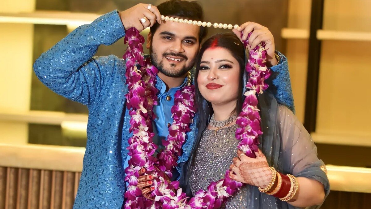 Arvind akela and his wife