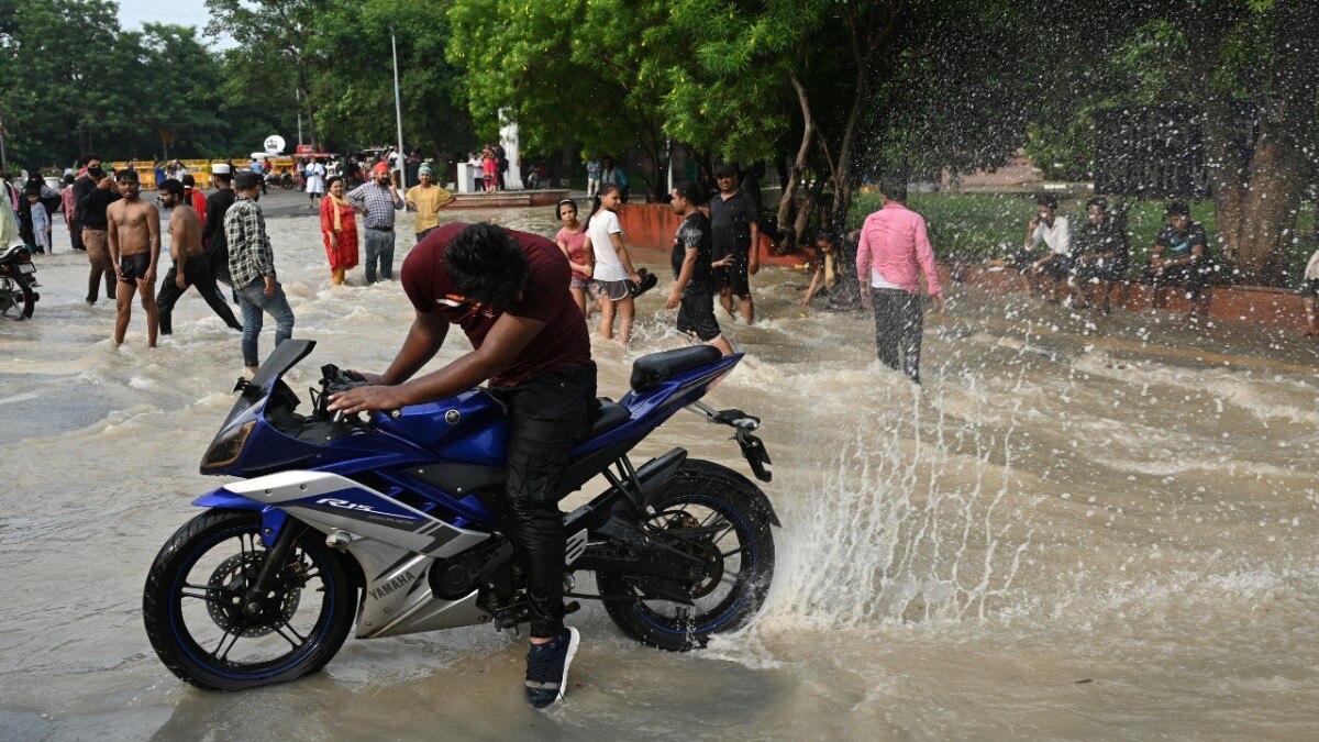 UP Monsoon Update: यूपी में हैं 75 जिले... 4 जुलाई को इन 50+ जनपदों में होगी जमकर बारिश UP Monsoon Update