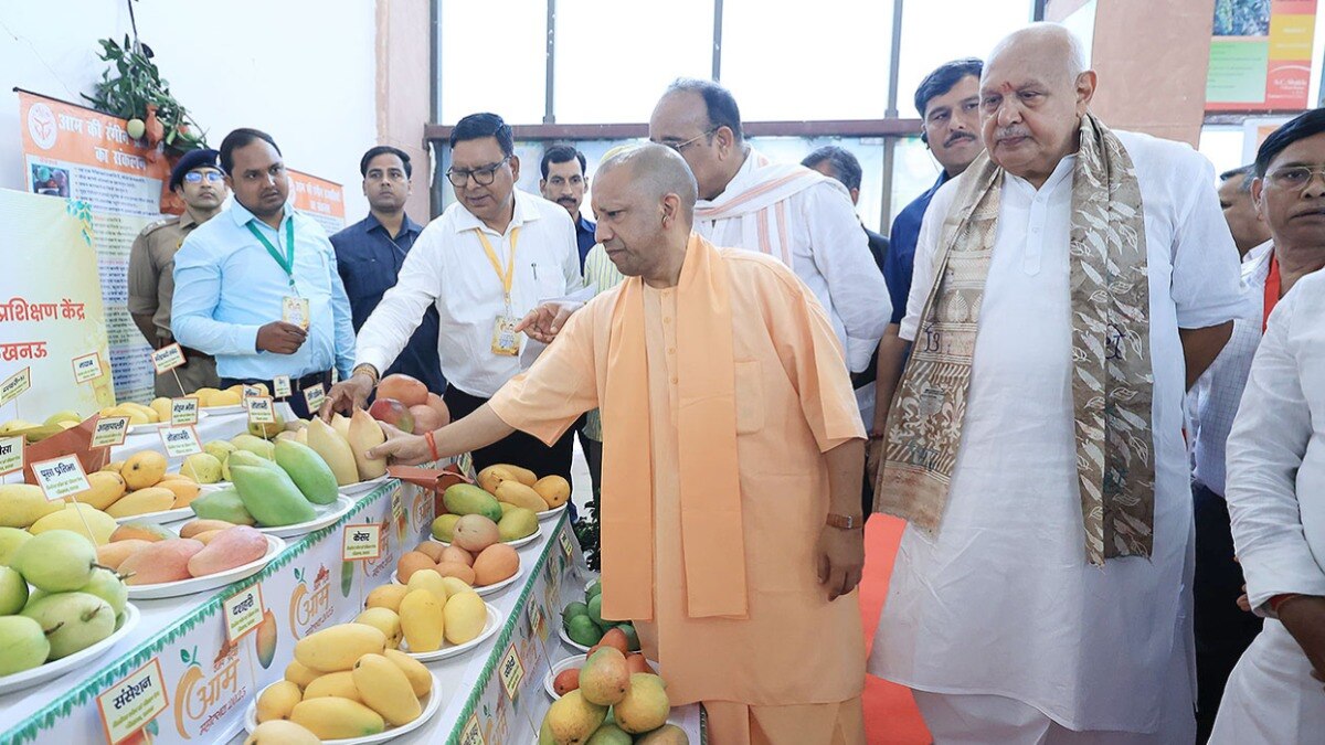 CM Yogi in Mango Festival