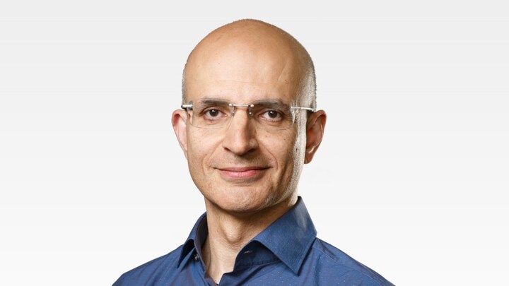 यूपी के मुरादाबाद में हुआ था सबिह खान का जन्म, आज वो बने Apple के नए COO... ये है उनकी पूरी कहानी Sabih Khan