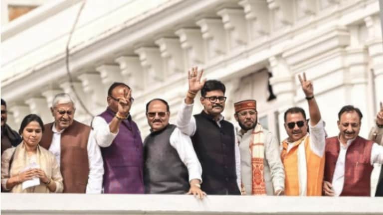 सपा ने जिन तीन विधायकों राकेश सिंह, अभय सिंह और मनोज पांडेय को पार्टी से निकाला था, उनपर हुआ अब ये फैसला UP Political News