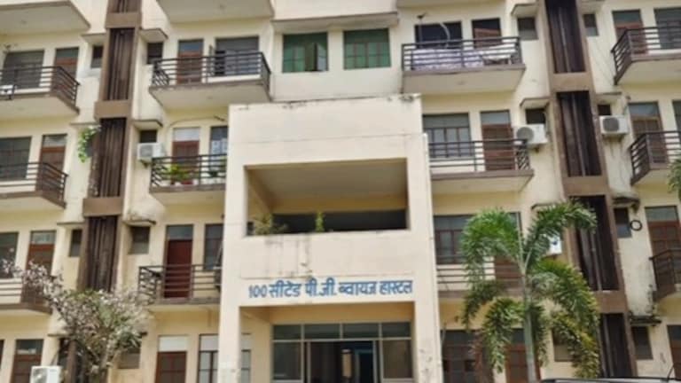 BRD मेडिकल कॉलेज के हॉस्टल रूम में बेड पर इस हाल में मिली 32 साल के डॉक्टर डेविड की बॉडी, क्या हुआ उनके साथ Gorakhpur Crime News: