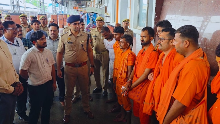 कांवड़ यात्रा को लेकर चंदौली में प्रशासन अलर्ट मोड पर: DM-SP फील्ड में उतरे, सड़क से रेल तक चप्पे-चप्पे पर नजर Chandauli kanwar yatra