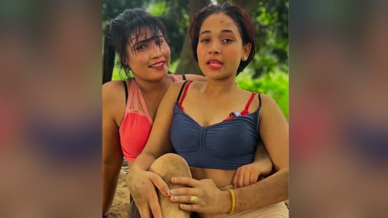 अश्लील रील्स और गाली वाली वीडियो बनाने वाली संभल की महक और परी के साथ कोर्ट में ये क्या हुआ? बाहर भी खूब हसीं Sambhal Pari or Mahak, Sambhal, UP News, Sambhal latest news, up latest news, Sambhal Crime news, Sambhal latest news, Sambhal viral video, up news, up latest news, संभल, संभल न्यूज, संभल वायरल न्यूज, संभल वायरल वीडियो,