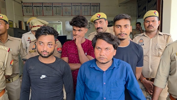 चंदौली के ये 4 दोस्त बन गए चोर पर इनके निशाने पर सरकारी दफ्तर! क्या-क्या पार किया जानकर चौंक जाएंगे Chandauli news