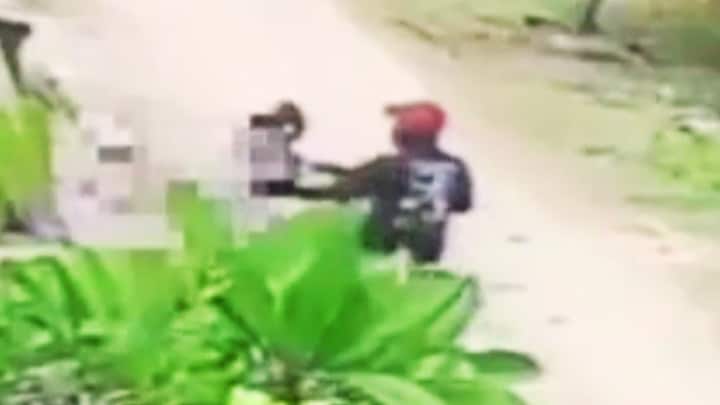 कानपुर में लड़की को भरी दोपहरी बैड टच करके गया ये बाइकवाला, मोलेस्टेशन की घटना CCTV में हुई रिकॉर्ड Kanpur molestation case