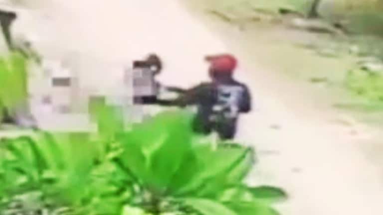 कानपुर में लड़की को भरी दोपहरी बैड टच करके गया ये बाइकवाला, मोलेस्टेशन की घटना CCTV में हुई रिकॉर्ड Kanpur molestation case