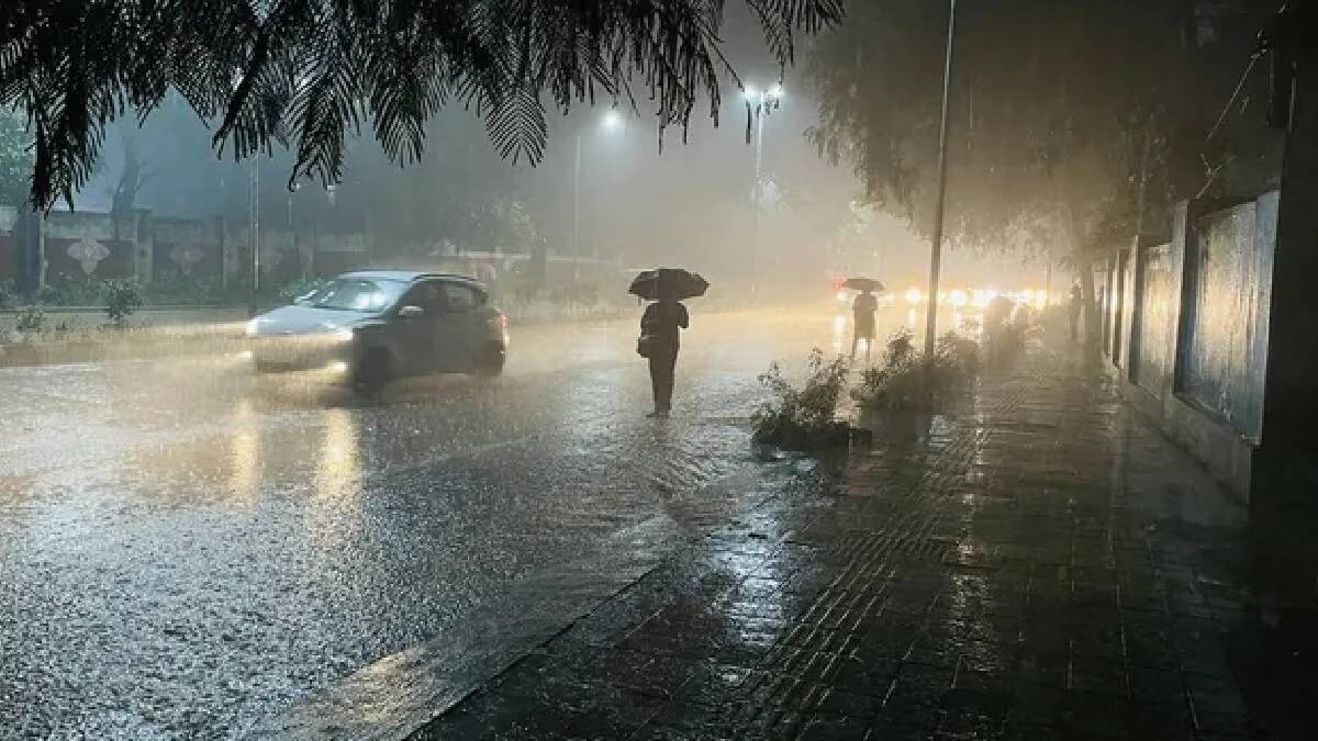 UP Weather Update: यूपी में मॉनसून का तांडव... 20 जुलाई को इन जिलों में होगी ताबड़तोड़ बारिश, 46 जिलों में बिजली गिरने का अलर्ट जारी UP Tak