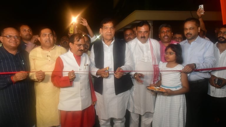 मंत्री एके शर्मा के कार्यक्रम में ही बिजली हो गई गुल फिर चीफ इंजीनियर से लेकर इन 5 अफसरों पर हो गया ऐक्शन एके शर्मा, ऊर्जा मंत्री, बिजली गुल, मुरादाबाद, बिजली विभाग, सस्पेंड, चीफ इंजीनियर, अरविंद सिंघल, सुनील अग्रवाल, प्रिंस गौतम, राणा प्रताप, ललित कुमार, ईशा दुहन, पीवीवीएनएल, बिजली कटौती, जय श्री राम वीडियो, बिहार बिजली, विवाद, Uptak.in